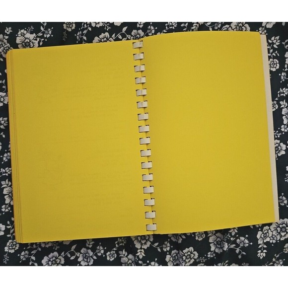 E. PLURIBUS ONION Chicago Latin School Parent Council 1976 Vtg Spiral Cook Book - Picture 9 of 12